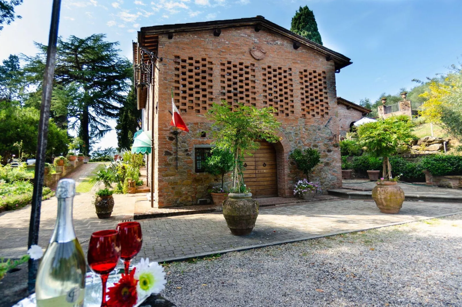 Il Borghetto-Exterior summer
