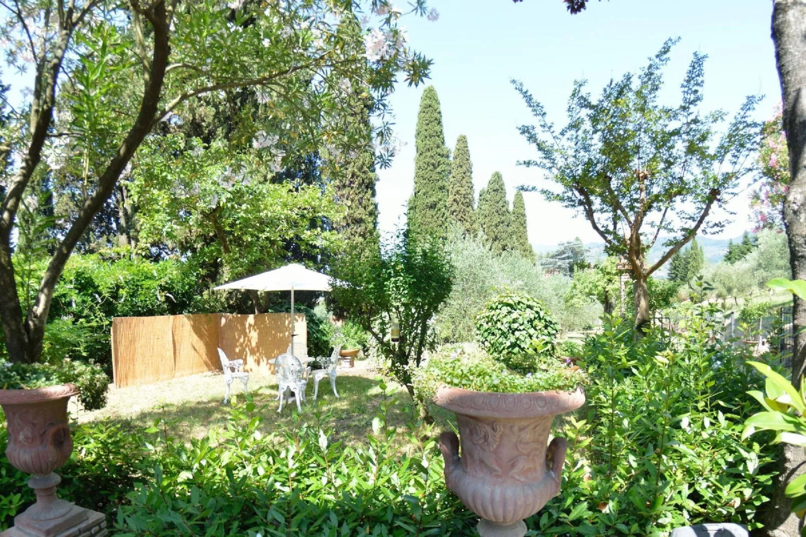 Il Borghetto-Gardens summer