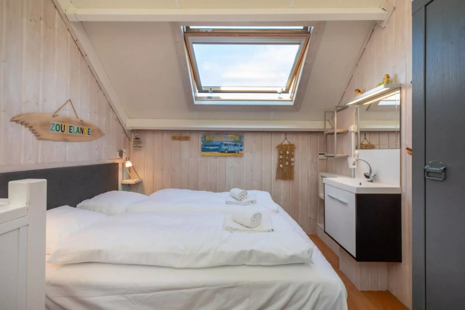 Studio 'De Zandhut' - Swaalingestraat 78  Zoutelande-Bedroom