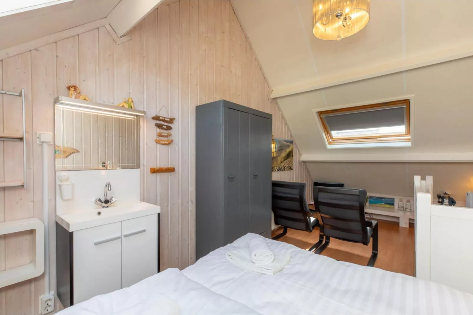 Studio 'De Zandhut' - Swaalingestraat 78  Zoutelande-Bedroom