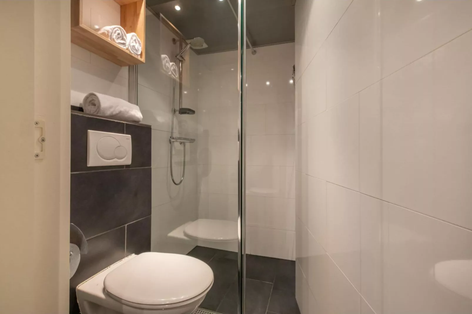 Studio 'De Zandhut' - Swaalingestraat 78  Zoutelande-Bathroom