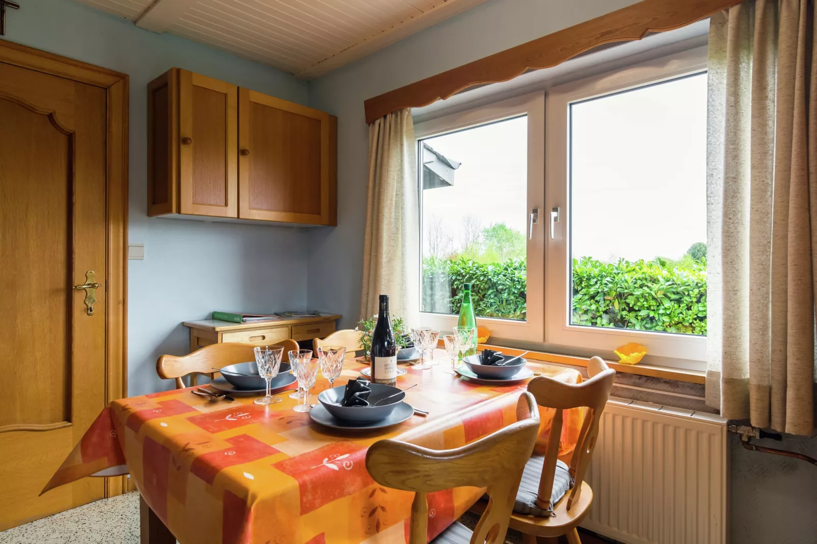 Alouette-Dining room