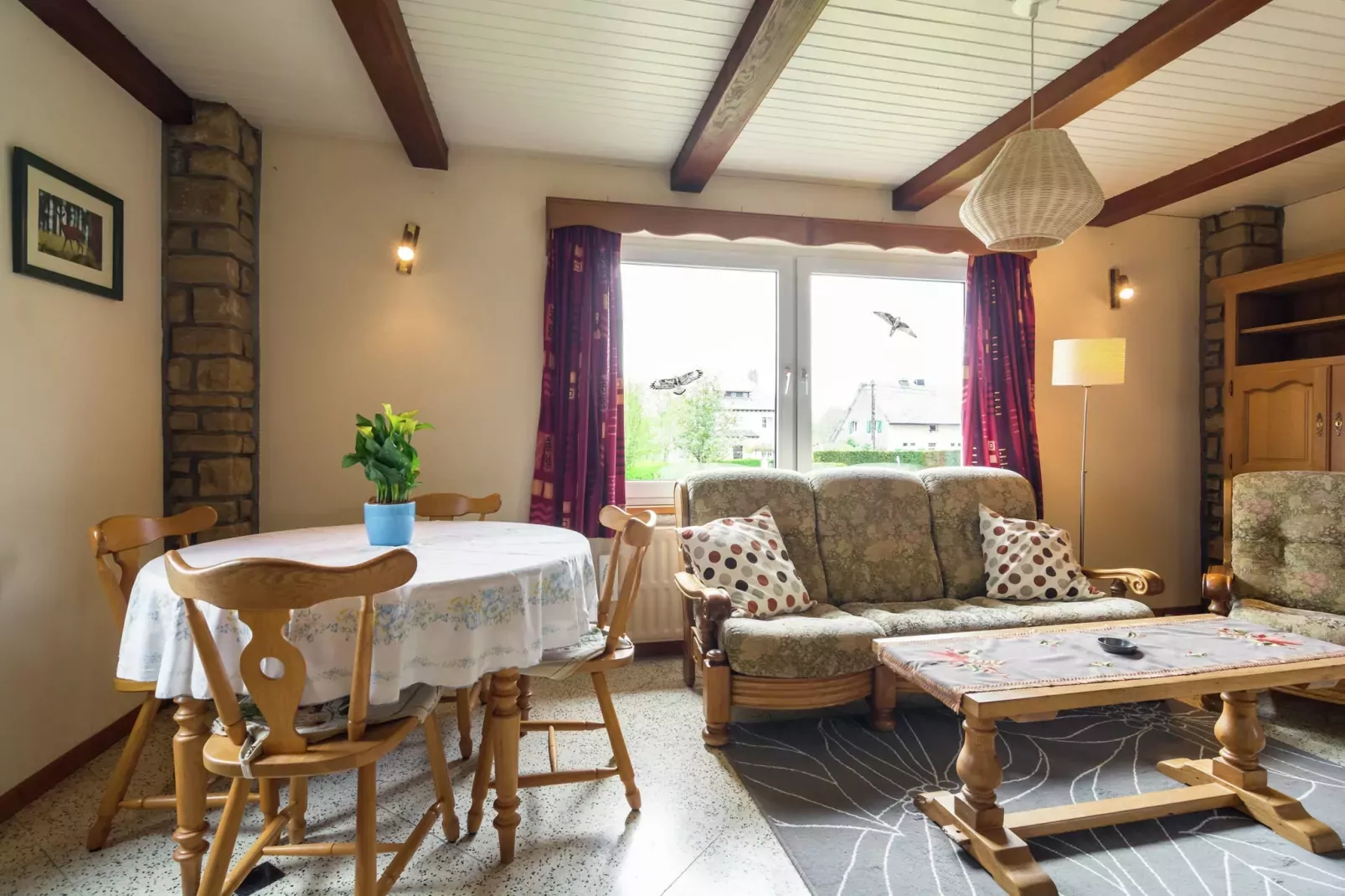 Alouette-Dining room
