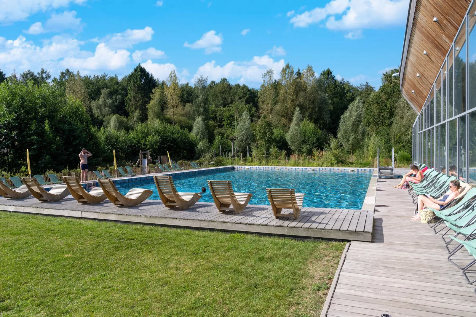 The Easy Accessible Leaf by YourNature-Pool