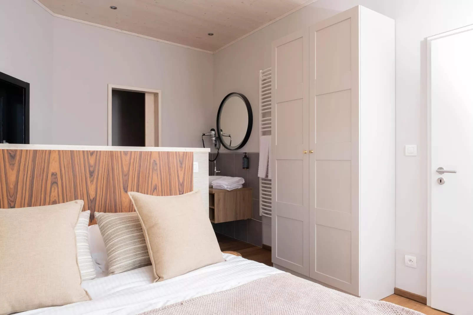 The Easy Accessible Leaf by YourNature-Bedroom