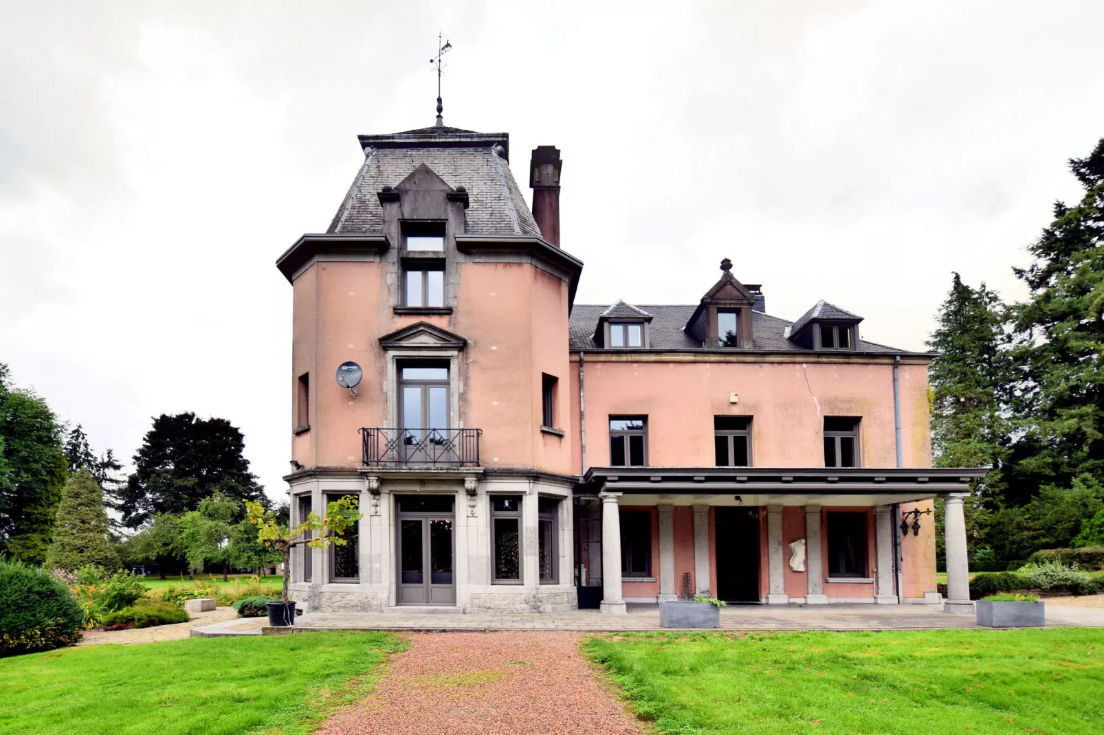 La Maison des Fleurs-Exterior summer