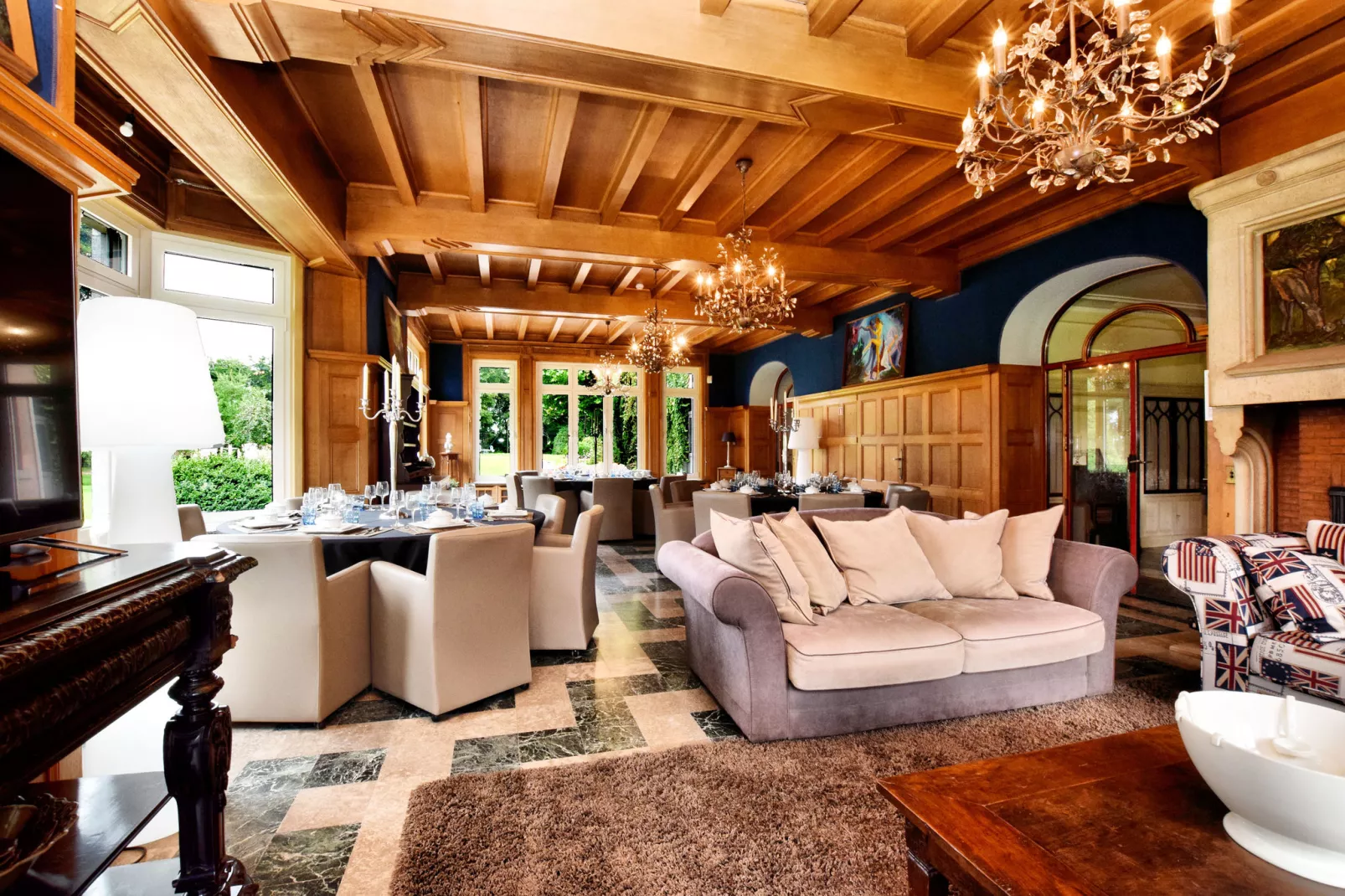 La Maison des Fleurs-Living room