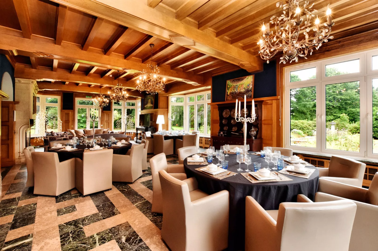 La Maison des Fleurs-Dining room