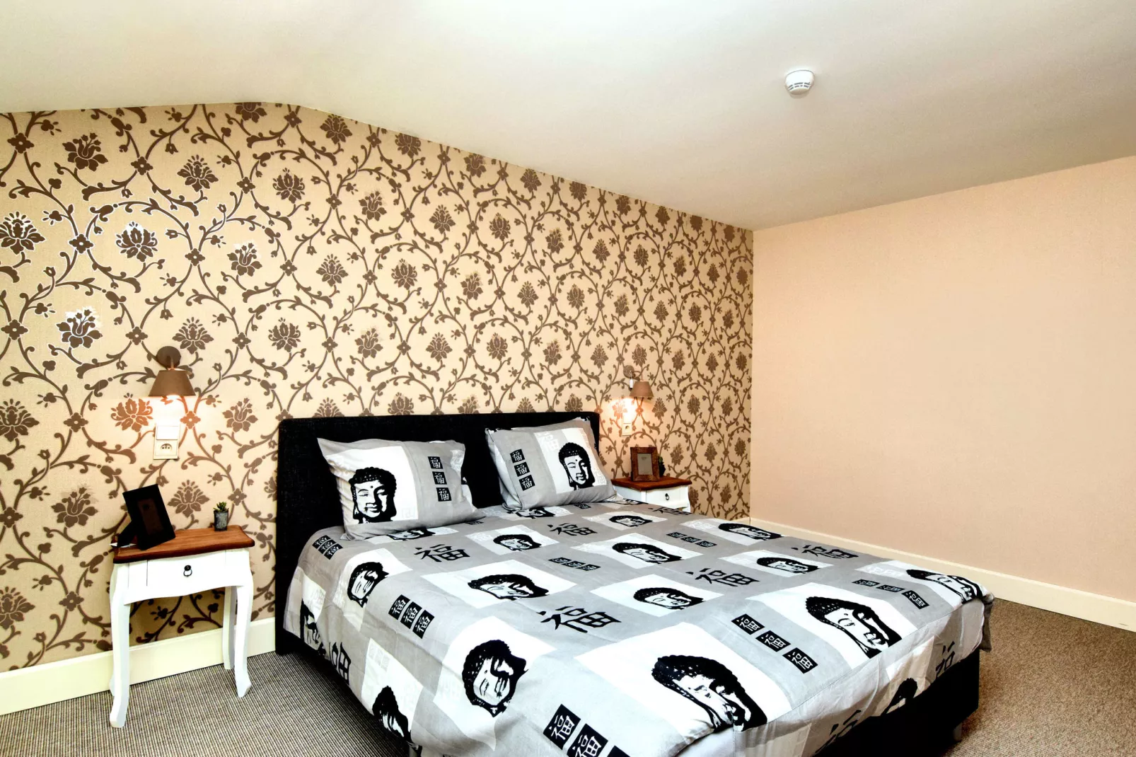 La Maison des Fleurs-Bedroom
