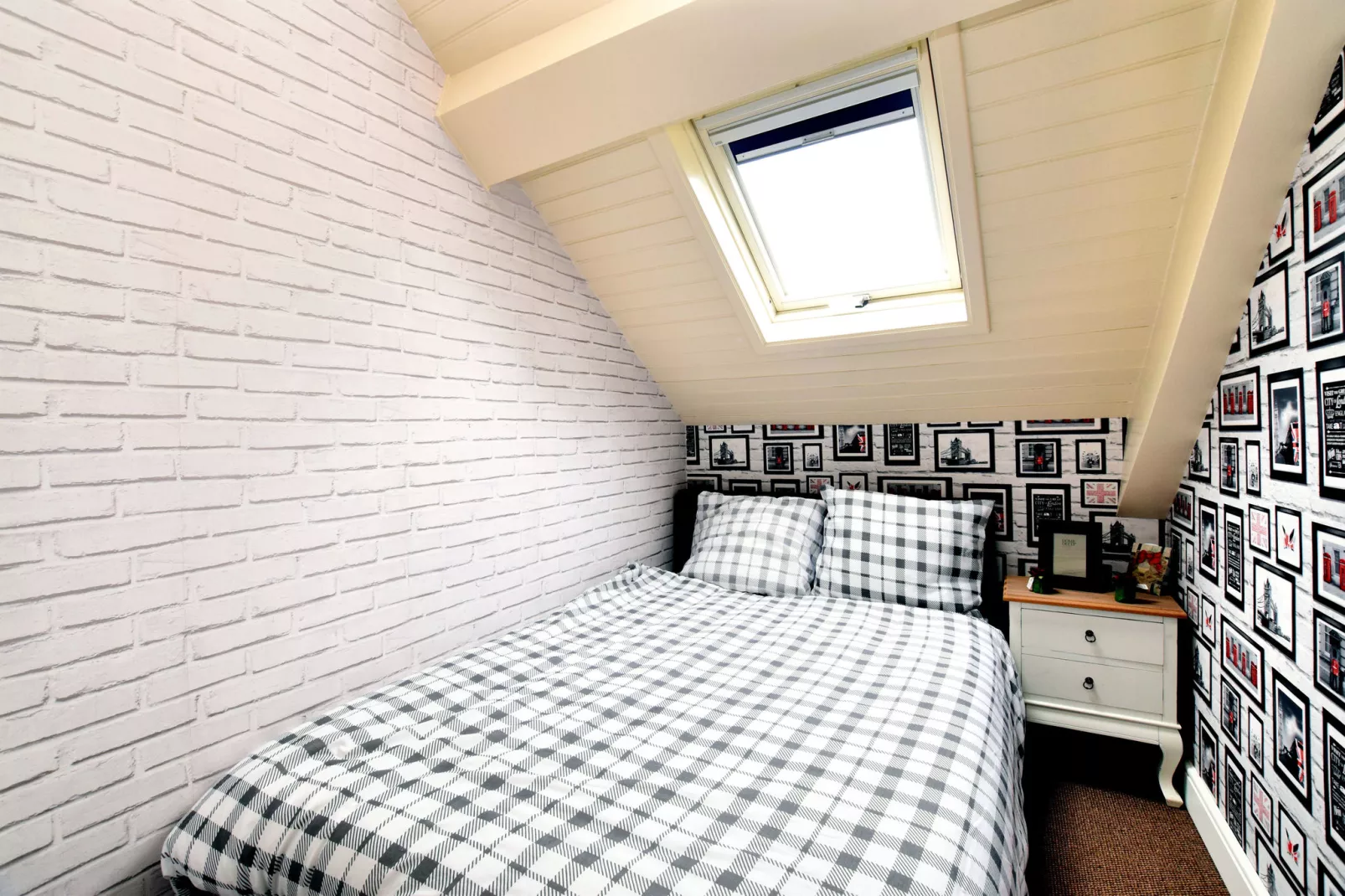 La Maison des Fleurs-Bedroom