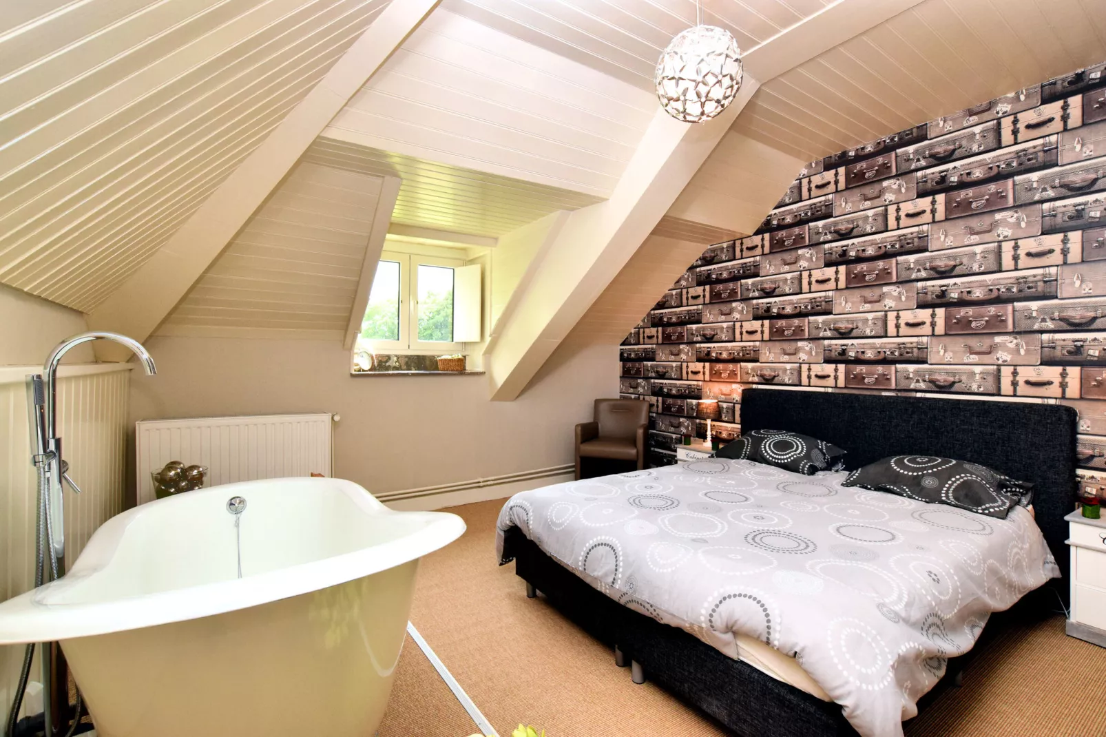 La Maison des Fleurs-Bedroom