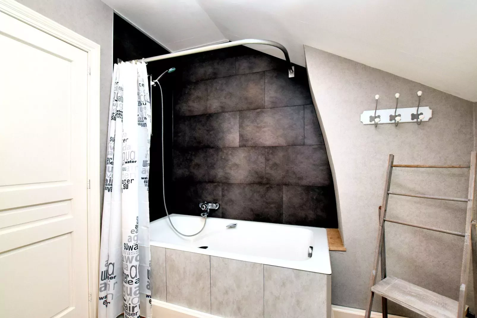 La Maison des Fleurs-Bathroom