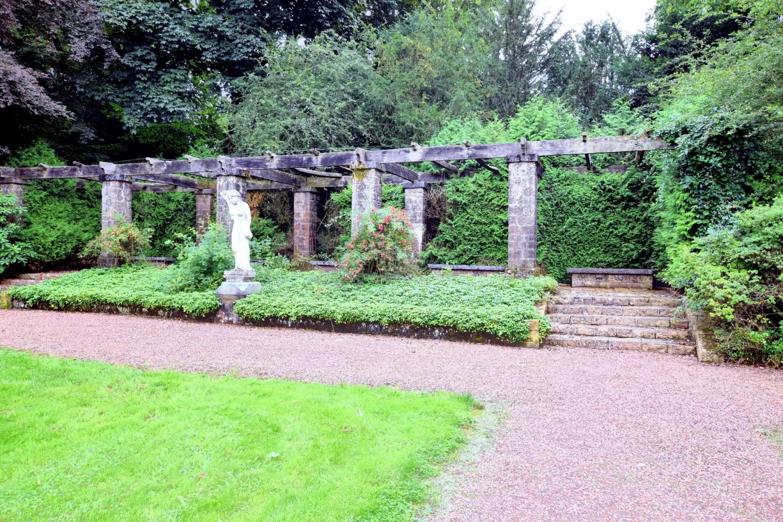 La Maison des Fleurs-Gardens summer
