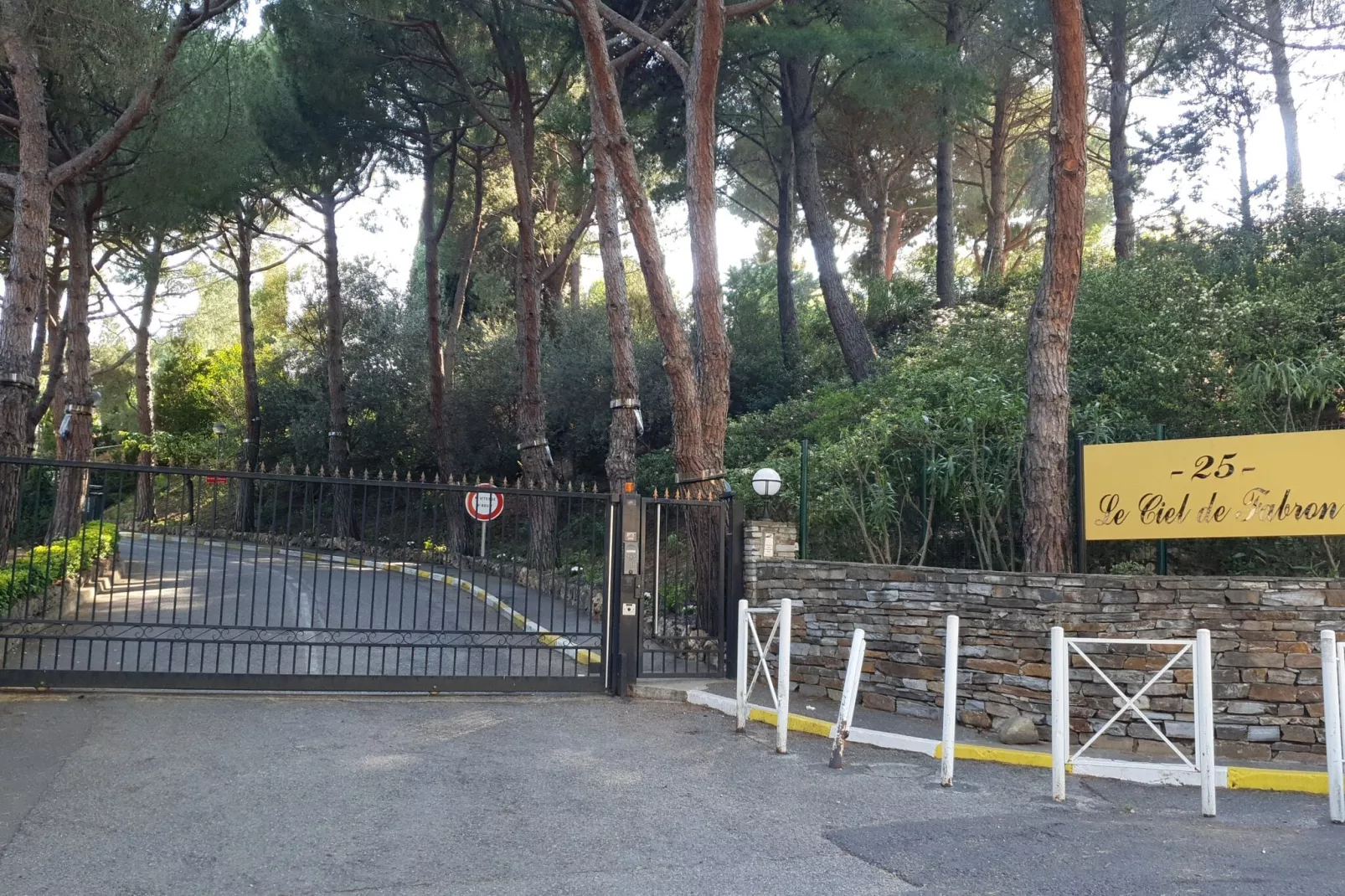 Appartement standing avec terrasse et vue mer à Nice-Gebiete Sommer 1 km