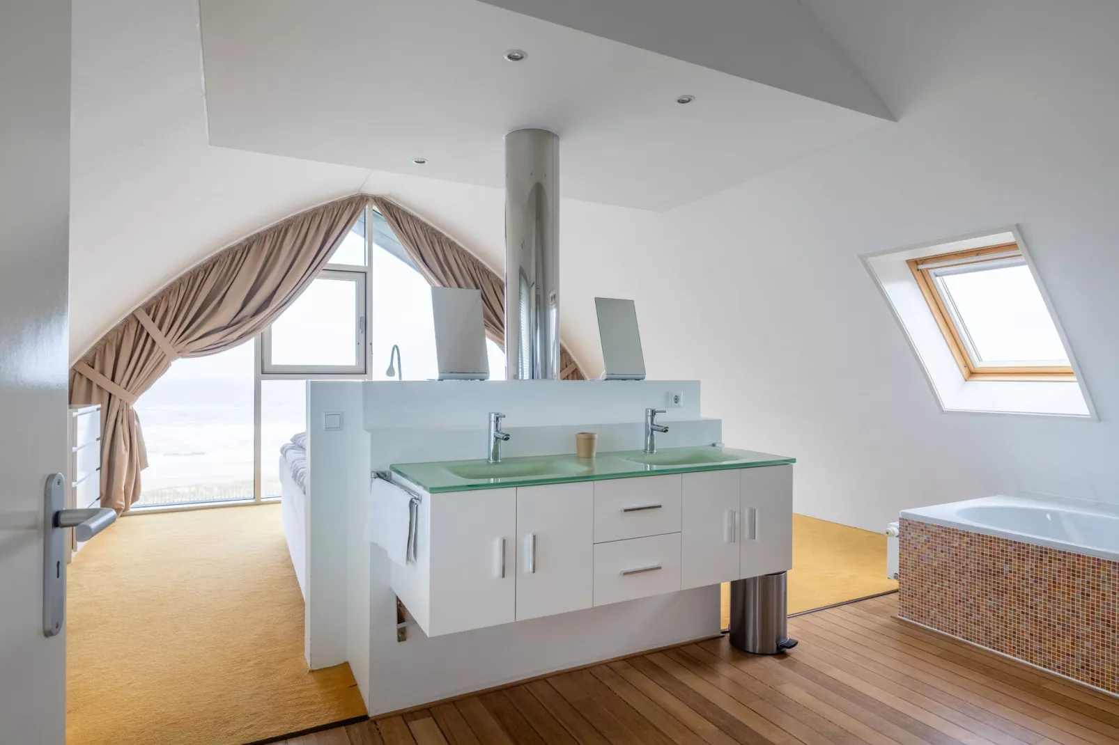 De ZeeParel Pink Shrimp-Bathroom