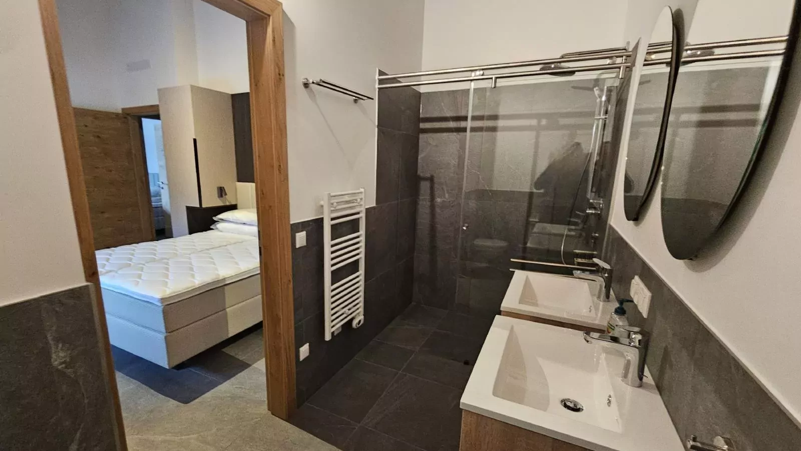 Grebenzen Lodge Starnberg 60B-Bathroom