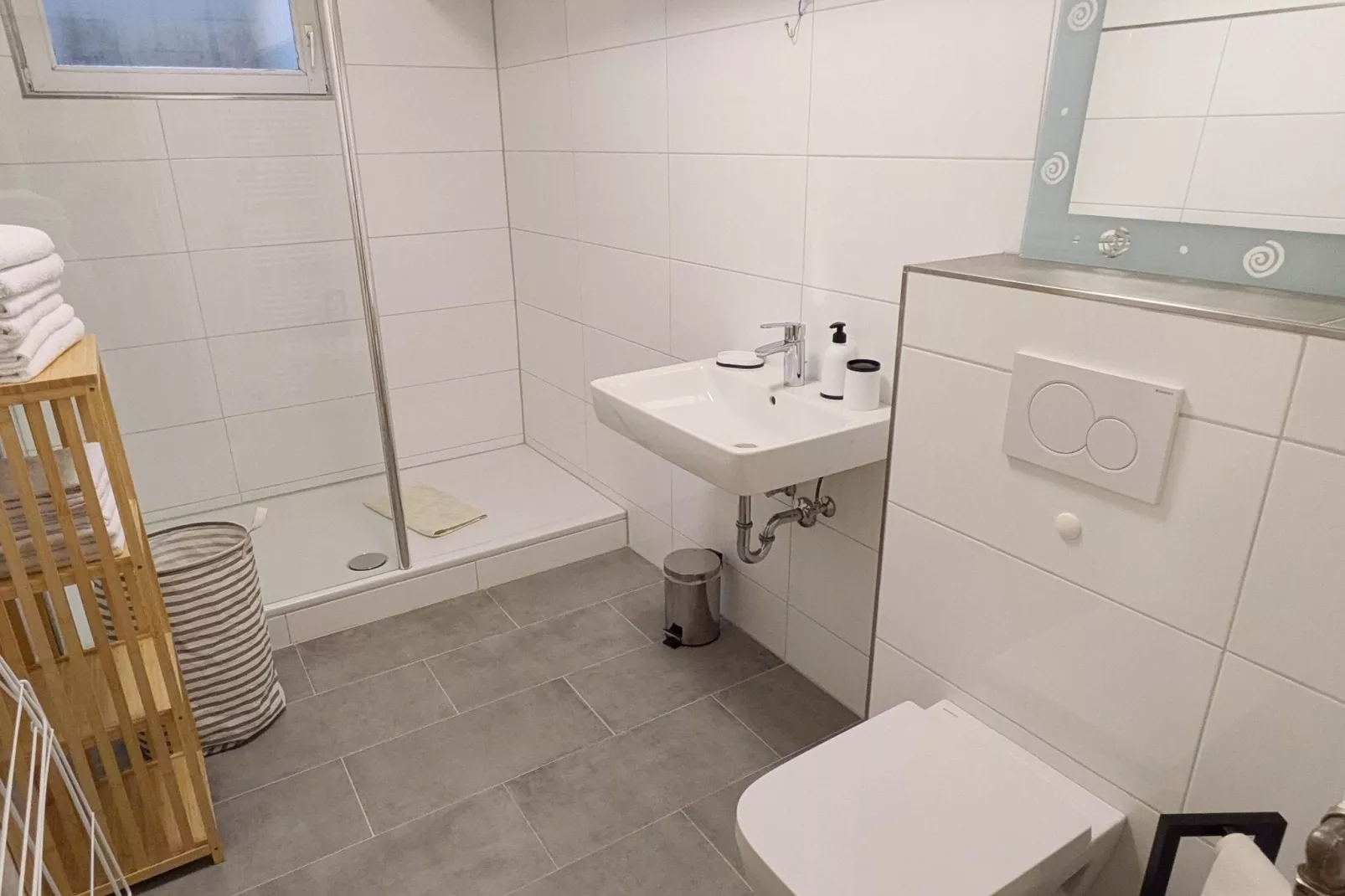 Flora-Bathroom