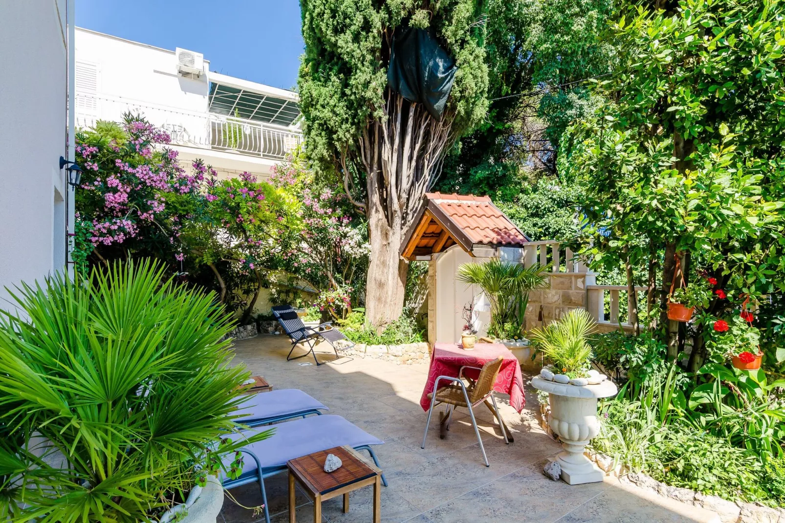 Apartments Villa Aura - Comfort Studio Apartment 8 with shared swimming pool-Outdoor