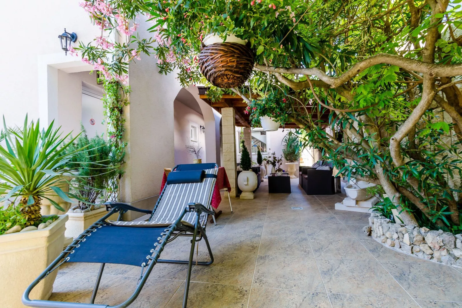 Apartments Villa Aura - Comfort Studio Apartment 8 with shared swimming pool-Terrace