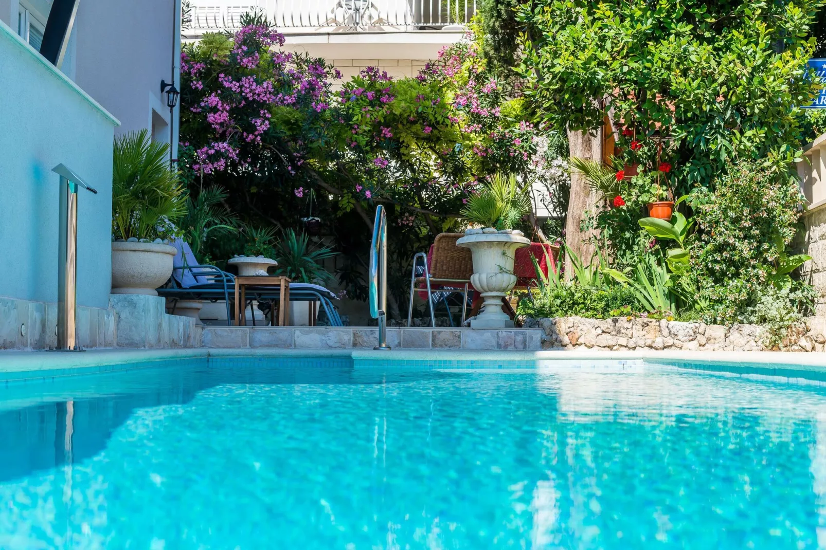 Apartments Villa Aura - Comfort Studio Apartment 8 with shared swimming pool-Pool