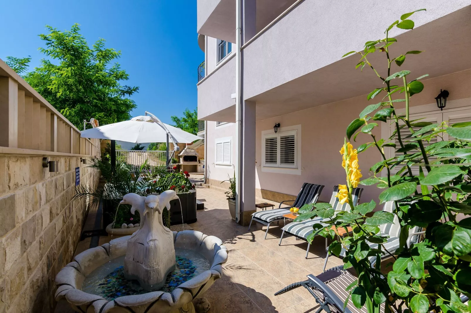 Apartments Villa Aura - Comfort Studio Apartment 8 with shared swimming pool-Terrace