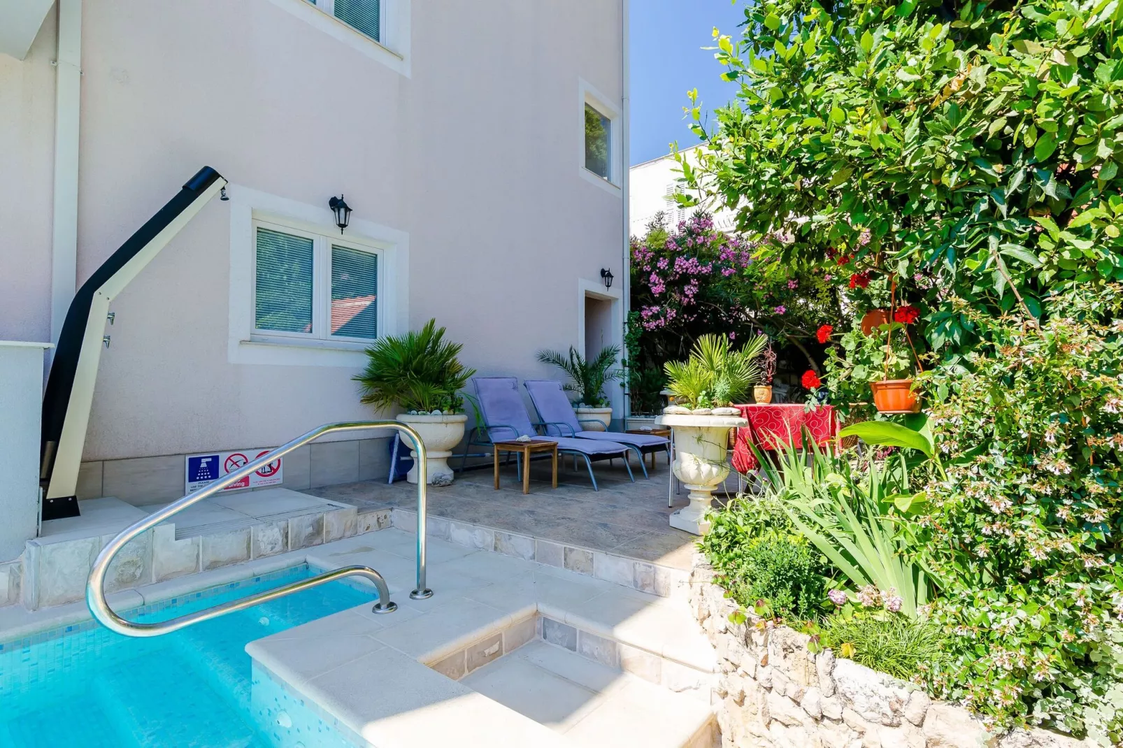 Apartments Aura - Comfort Studio Apartment 2 with shared swimming pool-Terrace