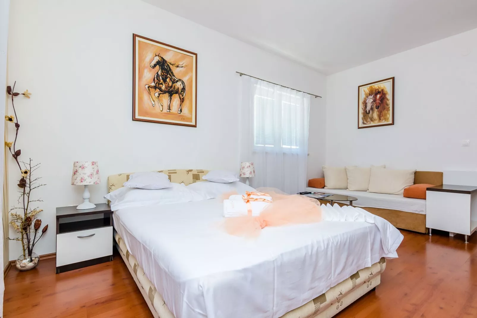 Apartments Aura - Comfort Studio Apartment 2 with shared swimming pool-Indoor
