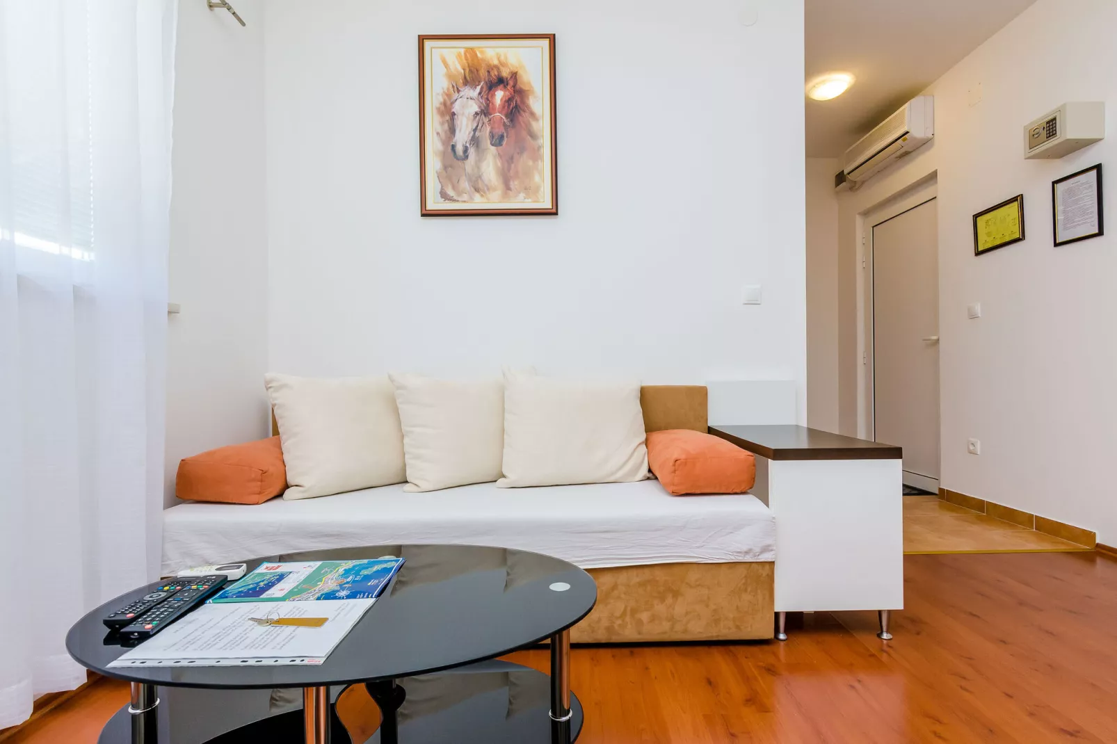 Apartments Aura - Comfort Studio Apartment 2 with shared swimming pool-Indoor
