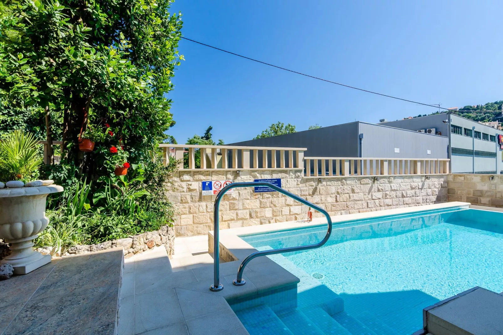 Apartments Aura - Comfort Studio Apartment 2 with shared swimming pool-Pool