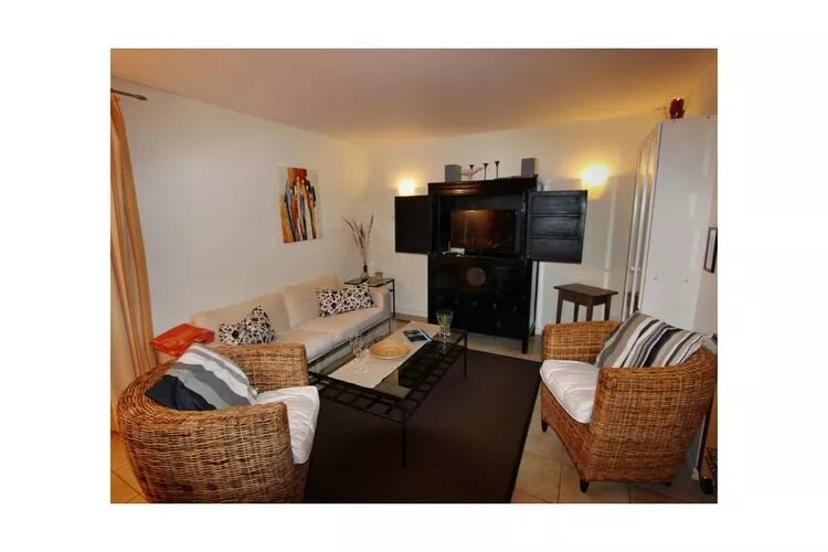 Apartments Aura - Comfort Studio Apartment 2 with shared swimming pool-Living room