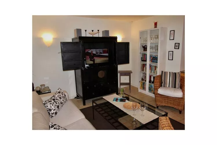 Apartments Aura - Comfort Studio Apartment 2 with shared swimming pool-Living room