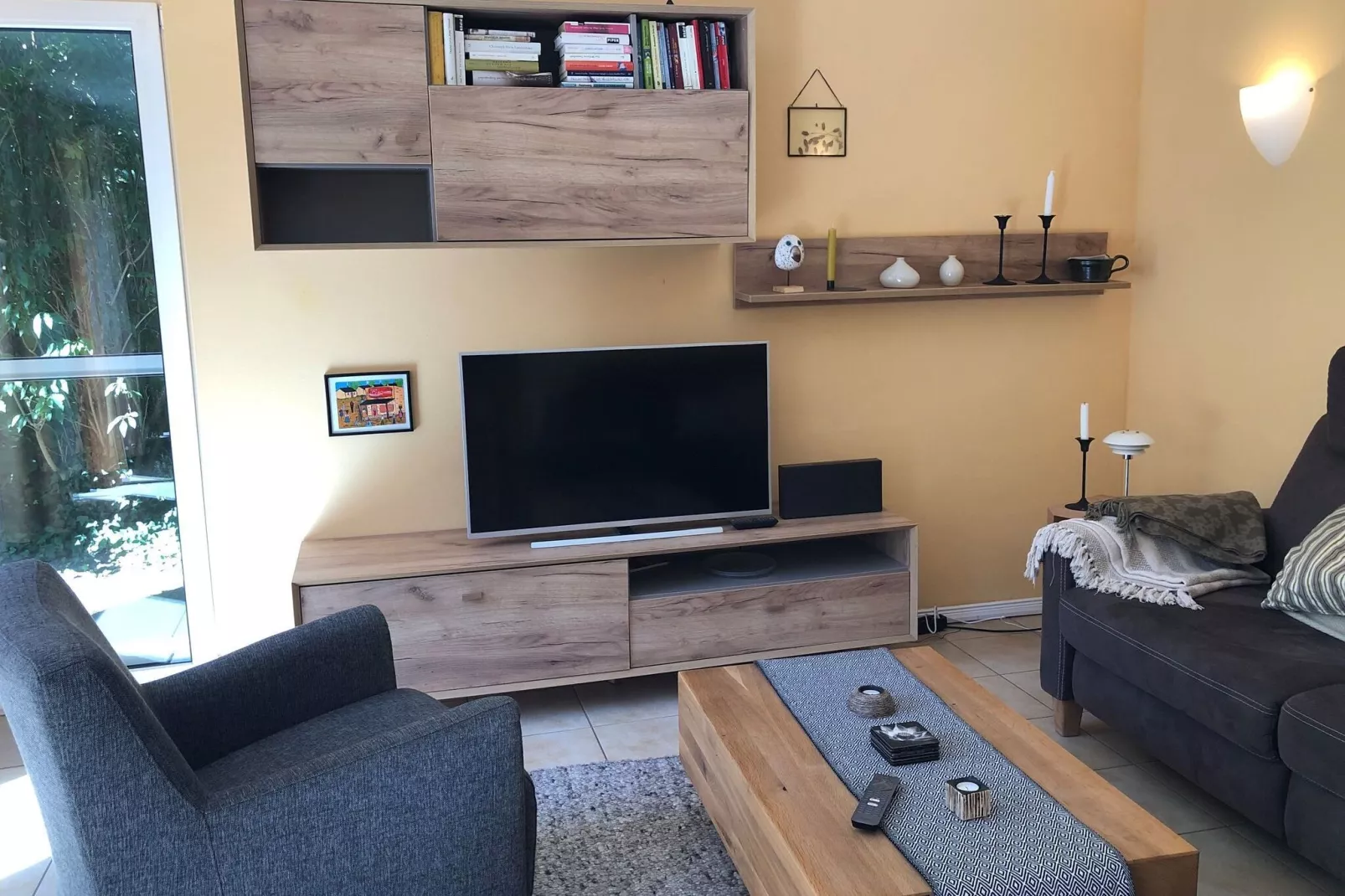 Apartments Aura - Comfort Studio Apartment 2 with shared swimming pool-Living room