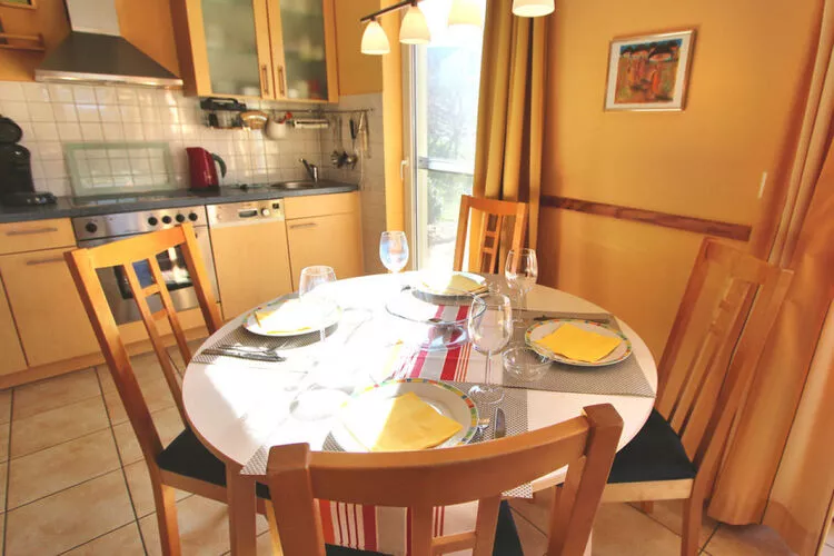 Apartments Aura - Comfort Studio Apartment 2 with shared swimming pool-Dining room