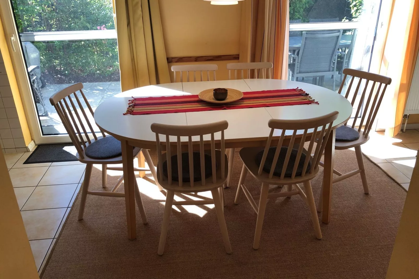 Apartments Aura - Comfort Studio Apartment 2 with shared swimming pool-Dining room