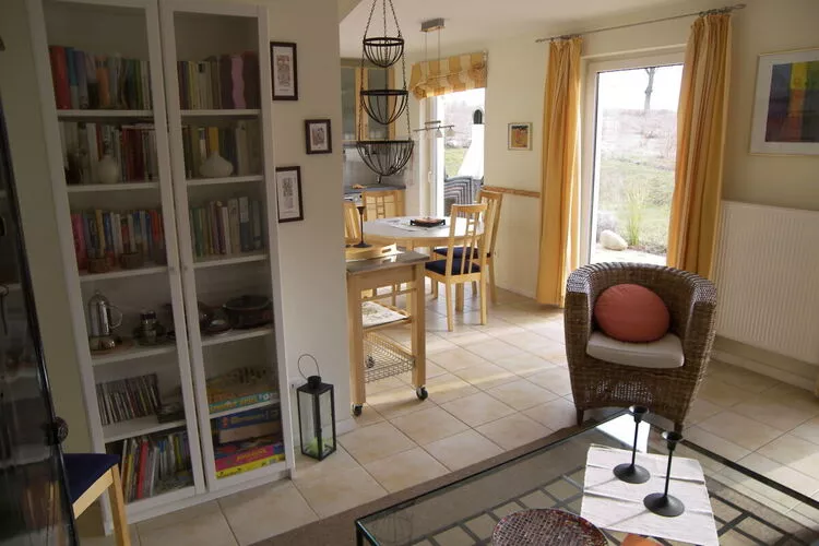 Apartments Aura - Comfort Studio Apartment 2 with shared swimming pool-Dining room