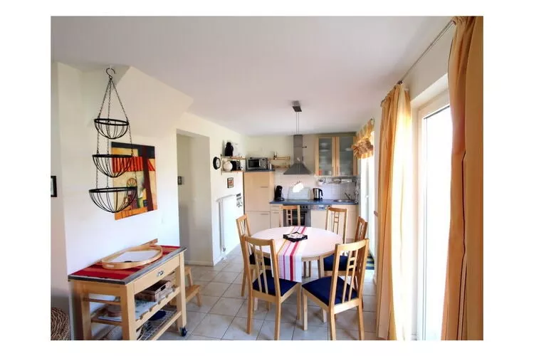Apartments Aura - Comfort Studio Apartment 2 with shared swimming pool-Dining room