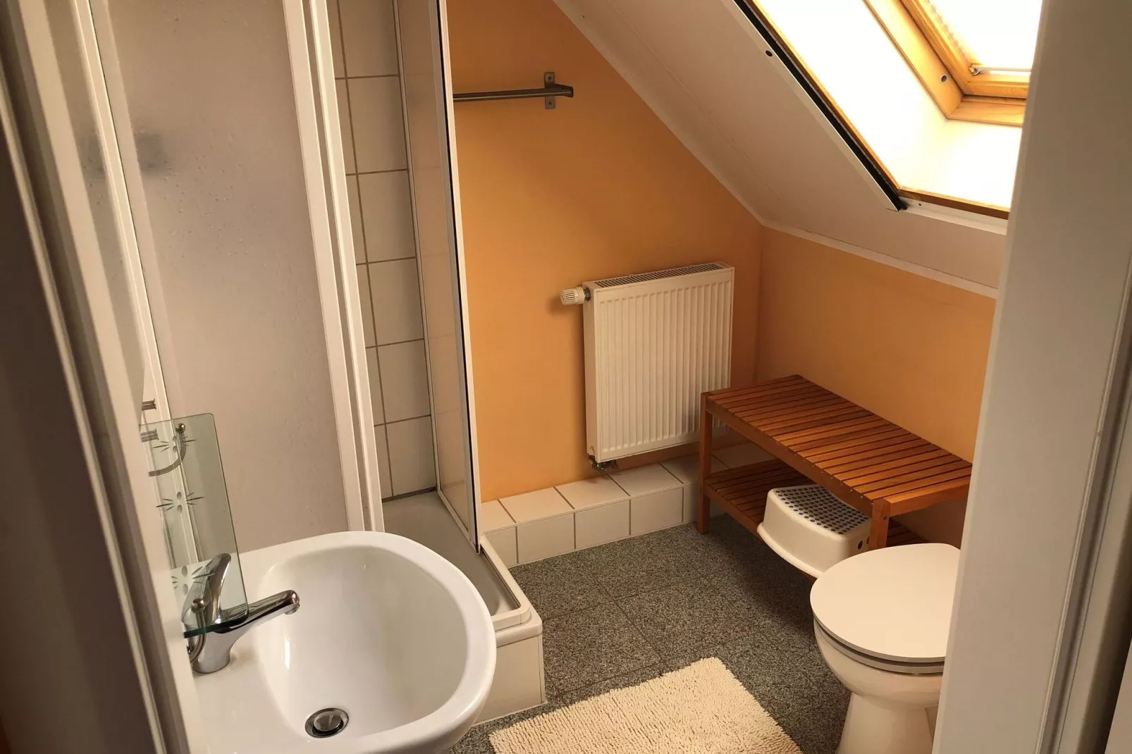 Apartments Aura - Comfort Studio Apartment 2 with shared swimming pool-Bathroom