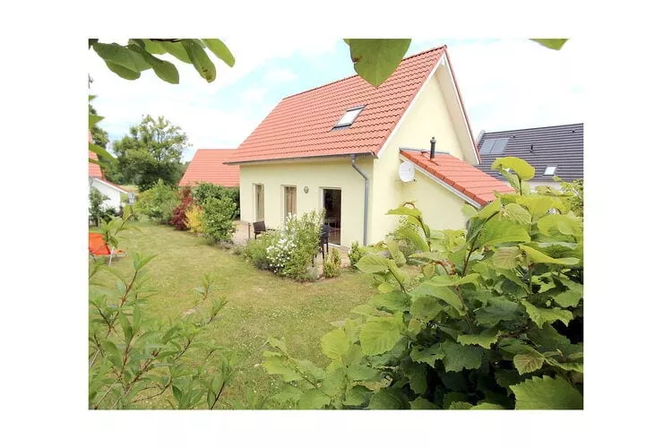 Apartments Aura - Comfort Studio Apartment 2 with shared swimming pool-Not tagged