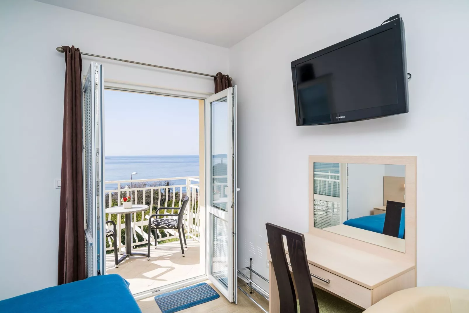 Villa Samba - Studio Apartment with Balcony and Sea View-Bedroom