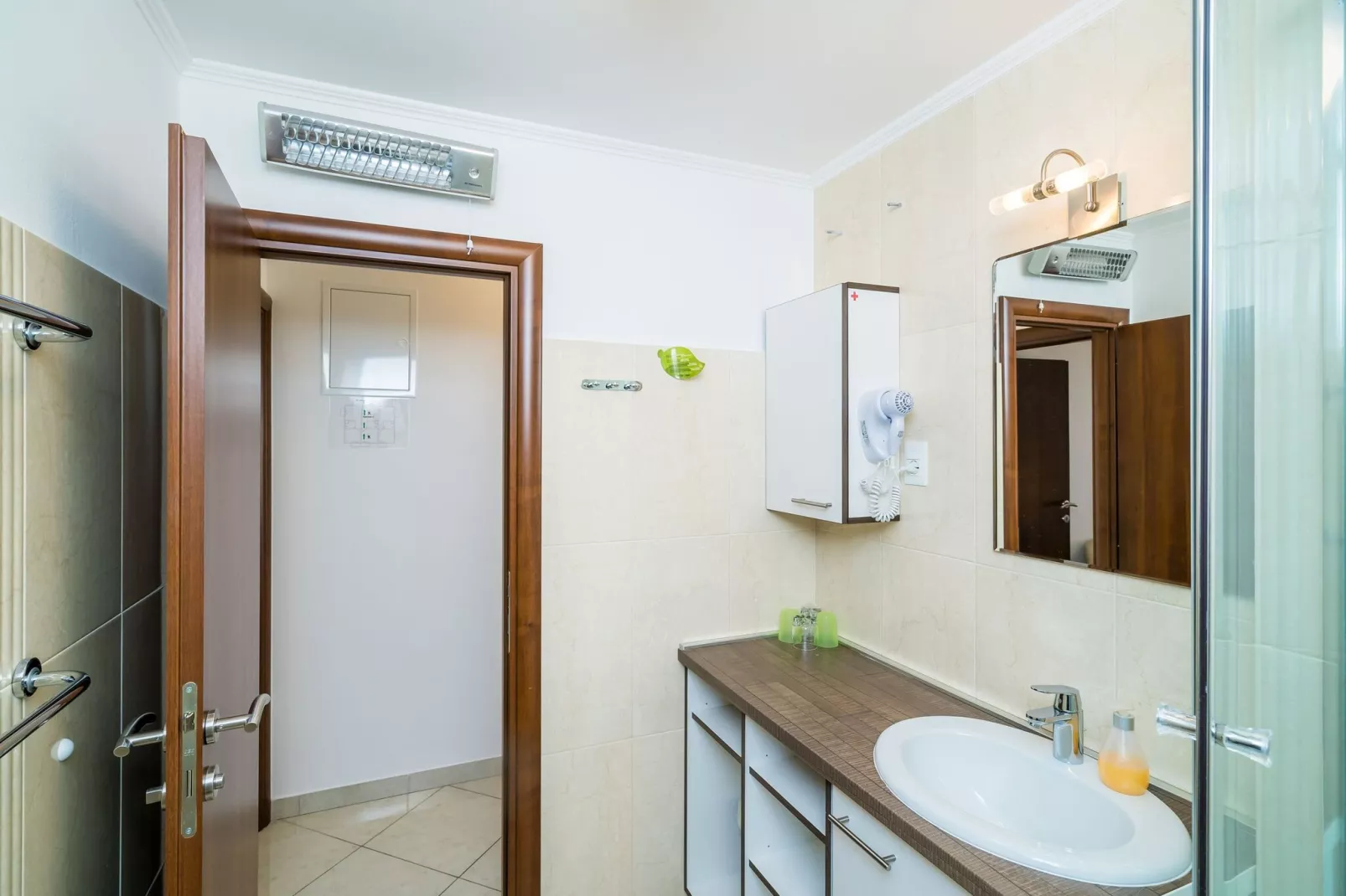 Villa Samba - Studio Apartment with Balcony and Sea View-Bathroom