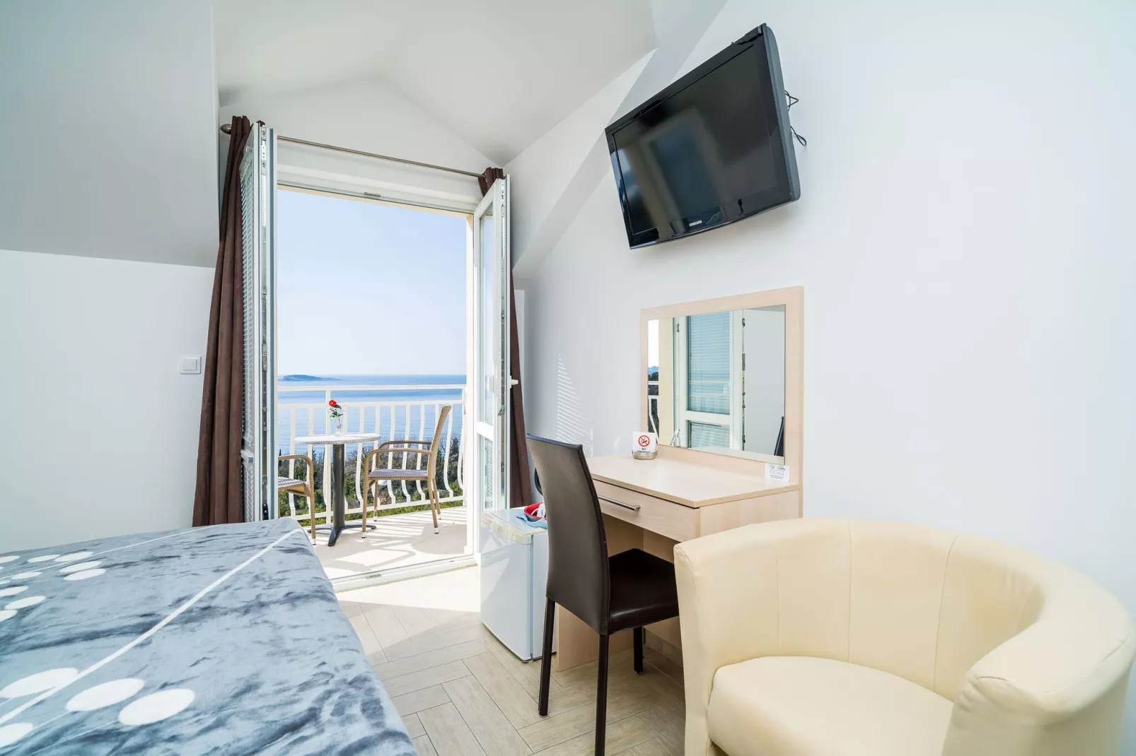 Villa Samba - Double Room with Balcony and Sea View - gasi se-Bedroom