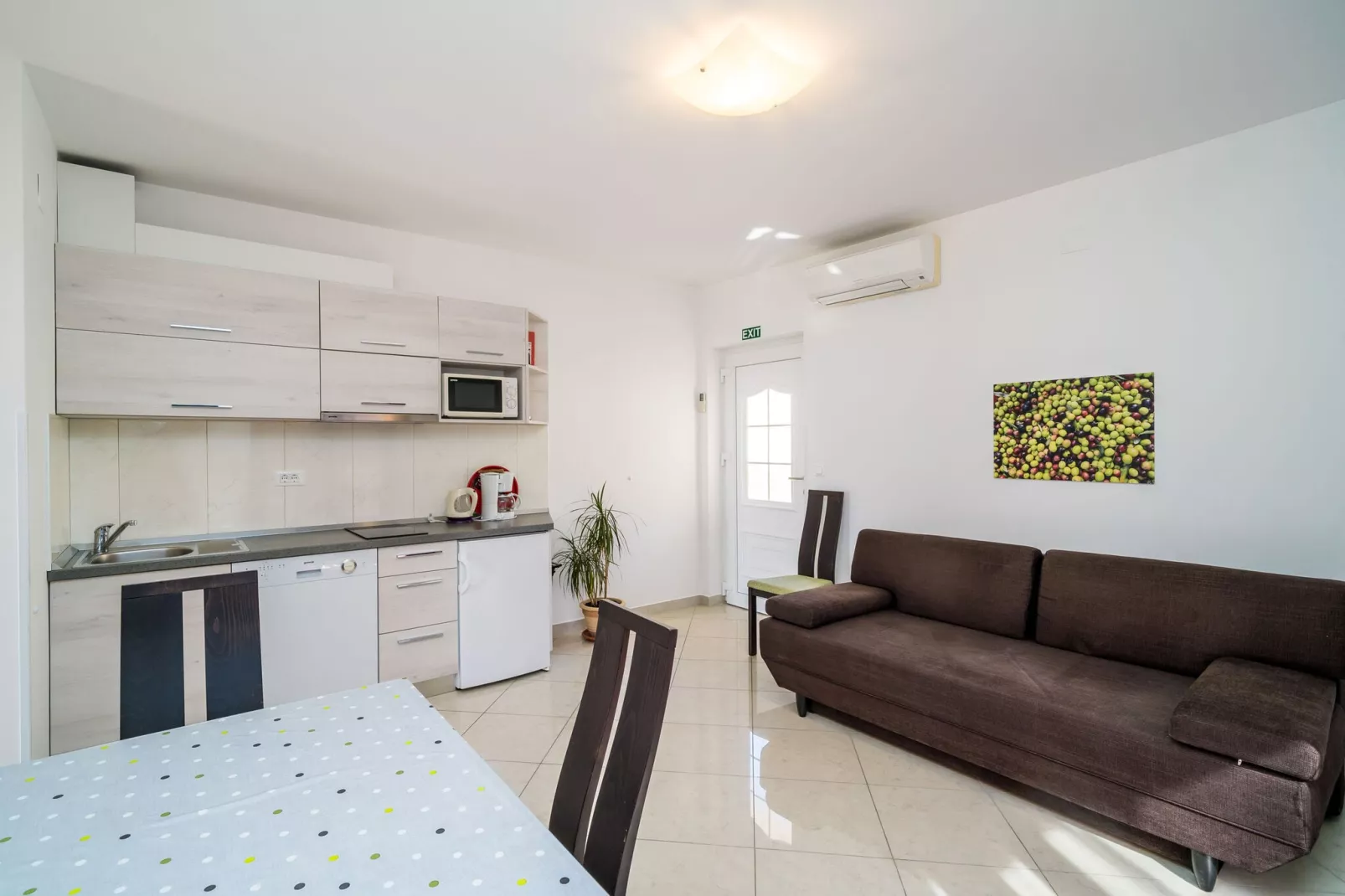 Villa Samba - Superior One-Bedroom Apartment with Balcony and Sea View-Living room