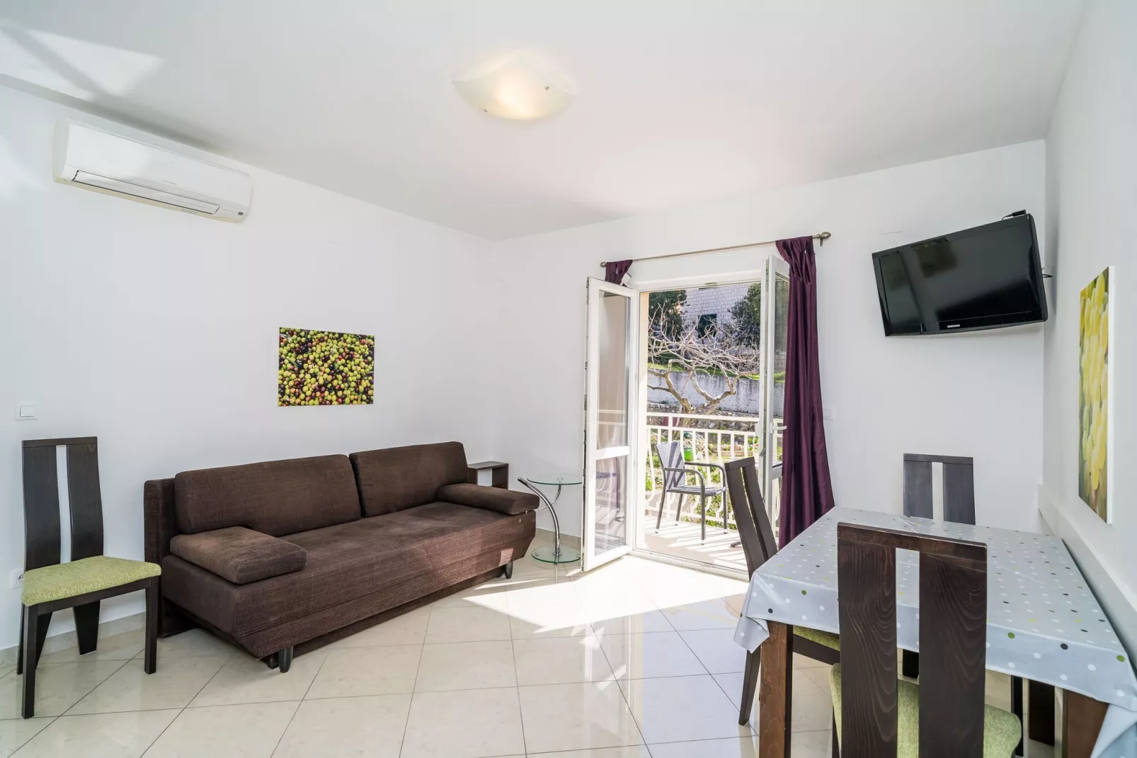Villa Samba -  Luxury One-Bedroom Apartment with Balcony and Sea View-Living room
