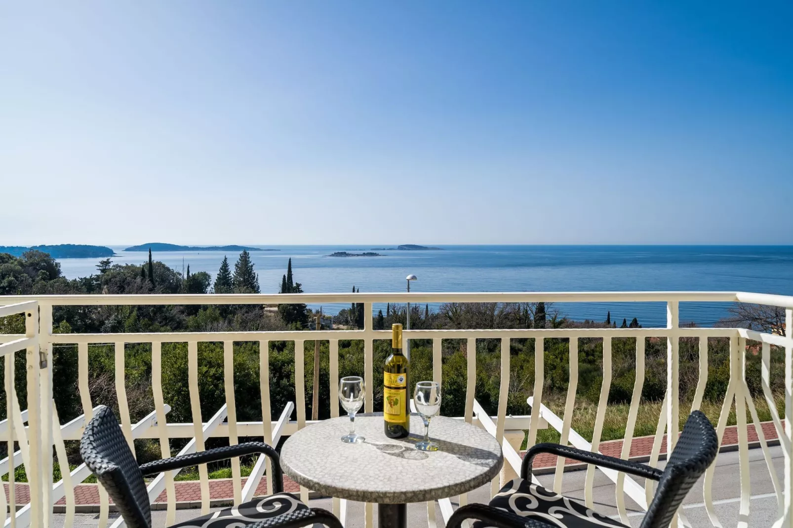 Villa Samba -  Luxury One-Bedroom Apartment with Balcony and Sea View-Terrace balcony