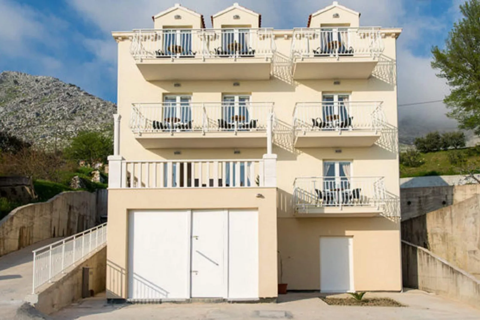 Villa Samba -  Luxury One-Bedroom Apartment with Balcony and Sea View-Outdoor