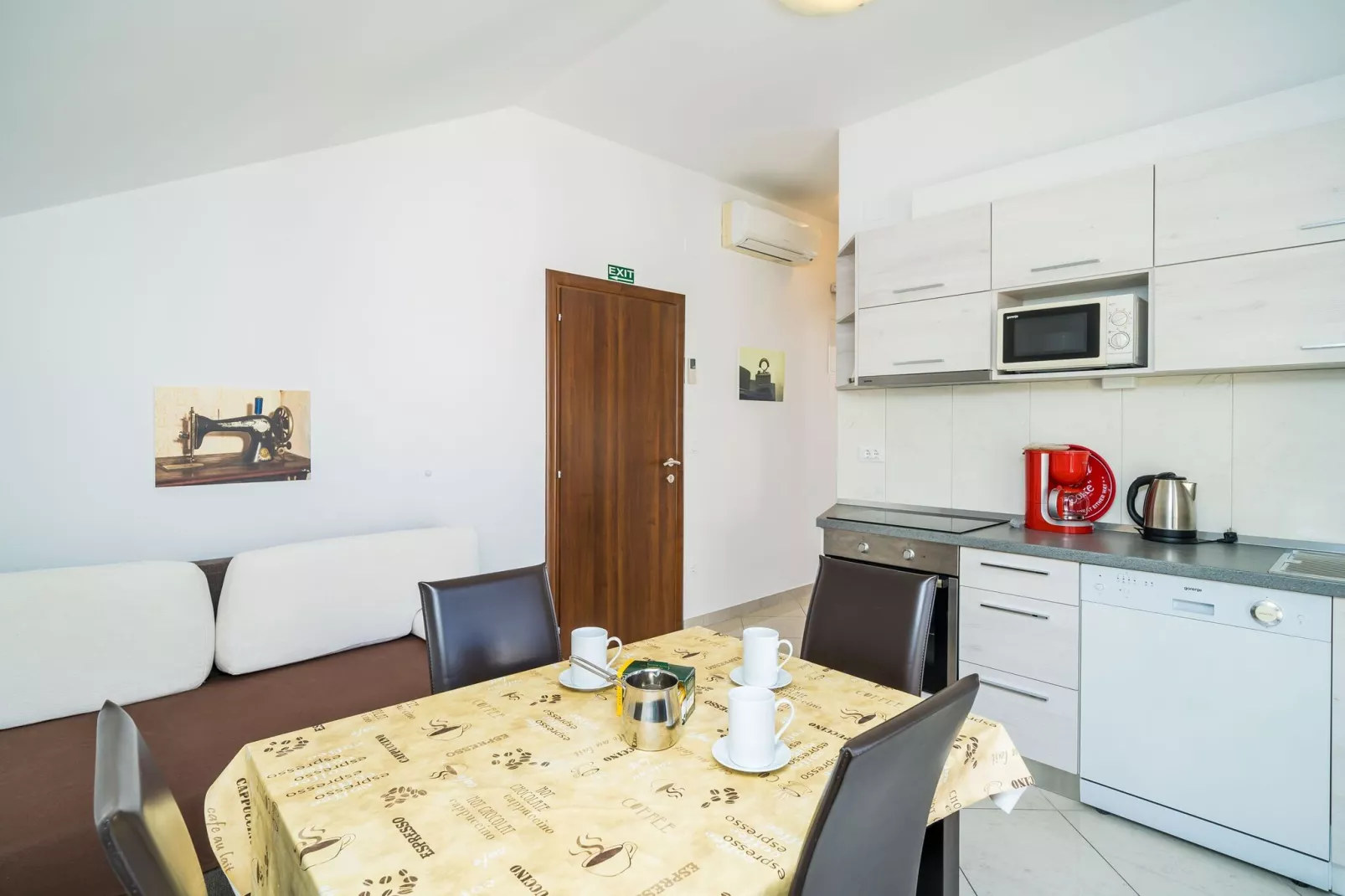 Villa Samba - Standard One-Bedroom Apartment with Balcony and Sea View-Kitchen