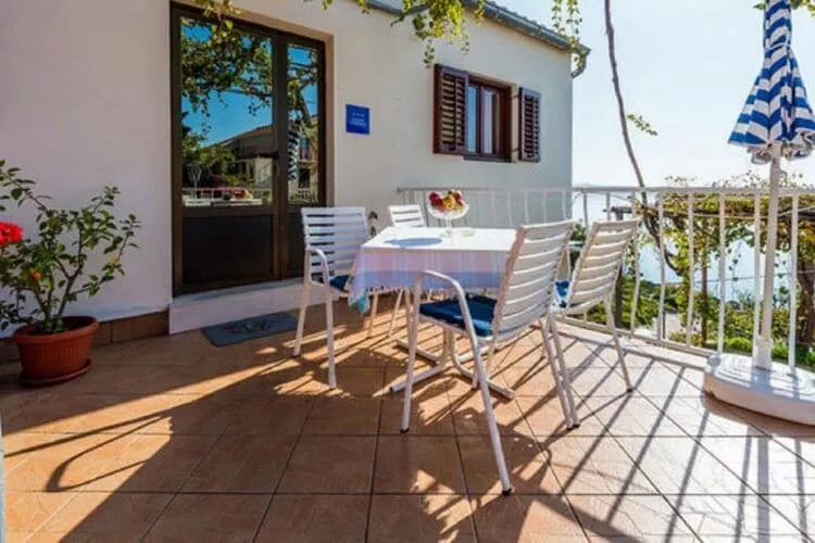 Guest House Fontana - Two Bedroom Apartment with Terrace and Sea View-Terrace