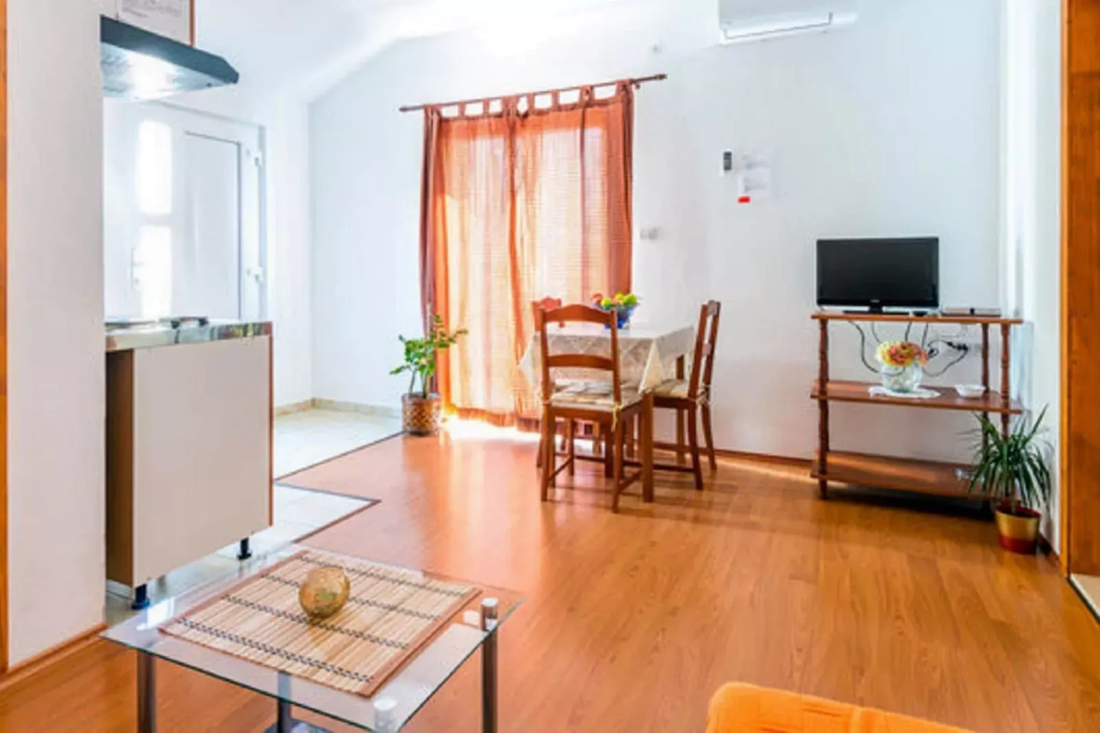 Guest House Fontana - Standard One Bedroom Apartment with Balcony and Sea View-Dining room