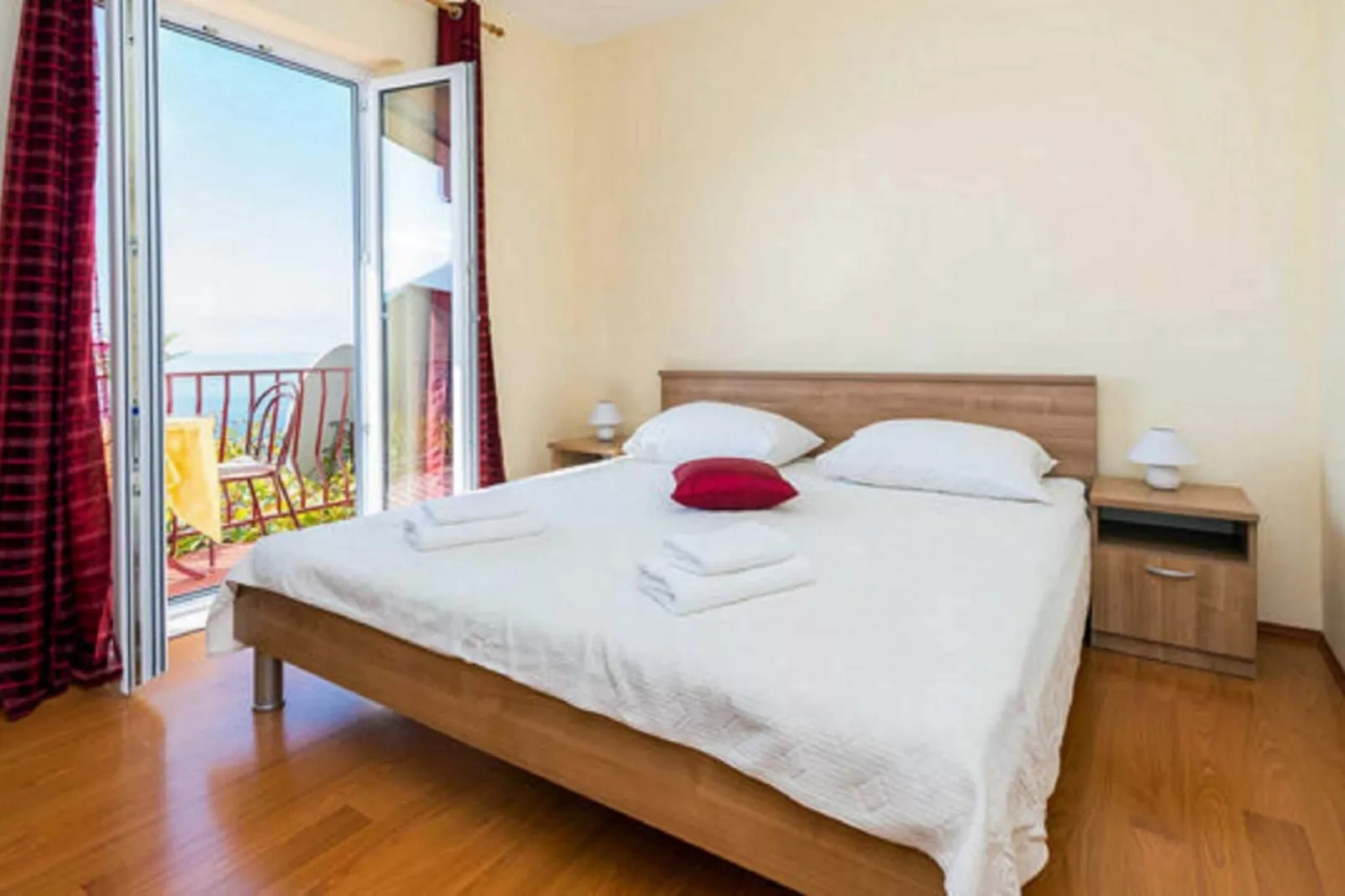 Guest House Fontana - One Bedroom Apartment with Balcony and Sea View-Schlafzimmer