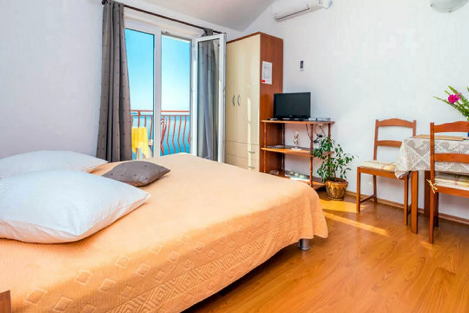 Guest House Fontana -  Studio Apartment with Sea View (2 Adults)-Schlafzimmer